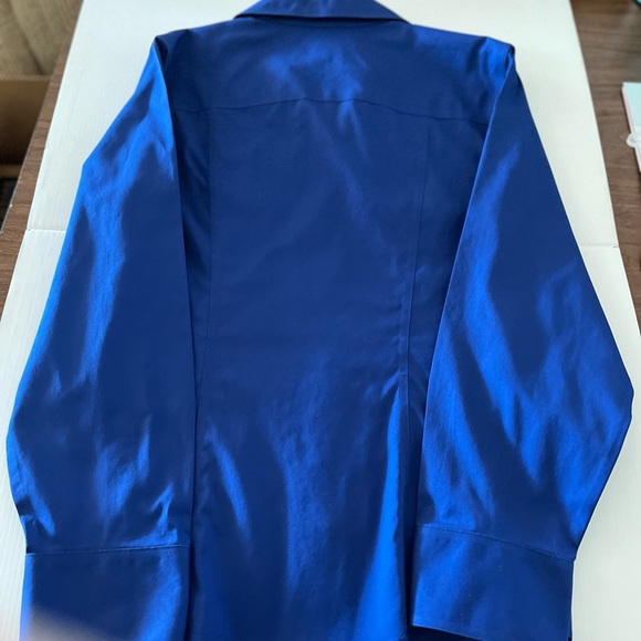 Chico’s No Iron Royal Blue Button Down Long Sleeved Button Cuff Shirt 2 - Picture 3 of 15